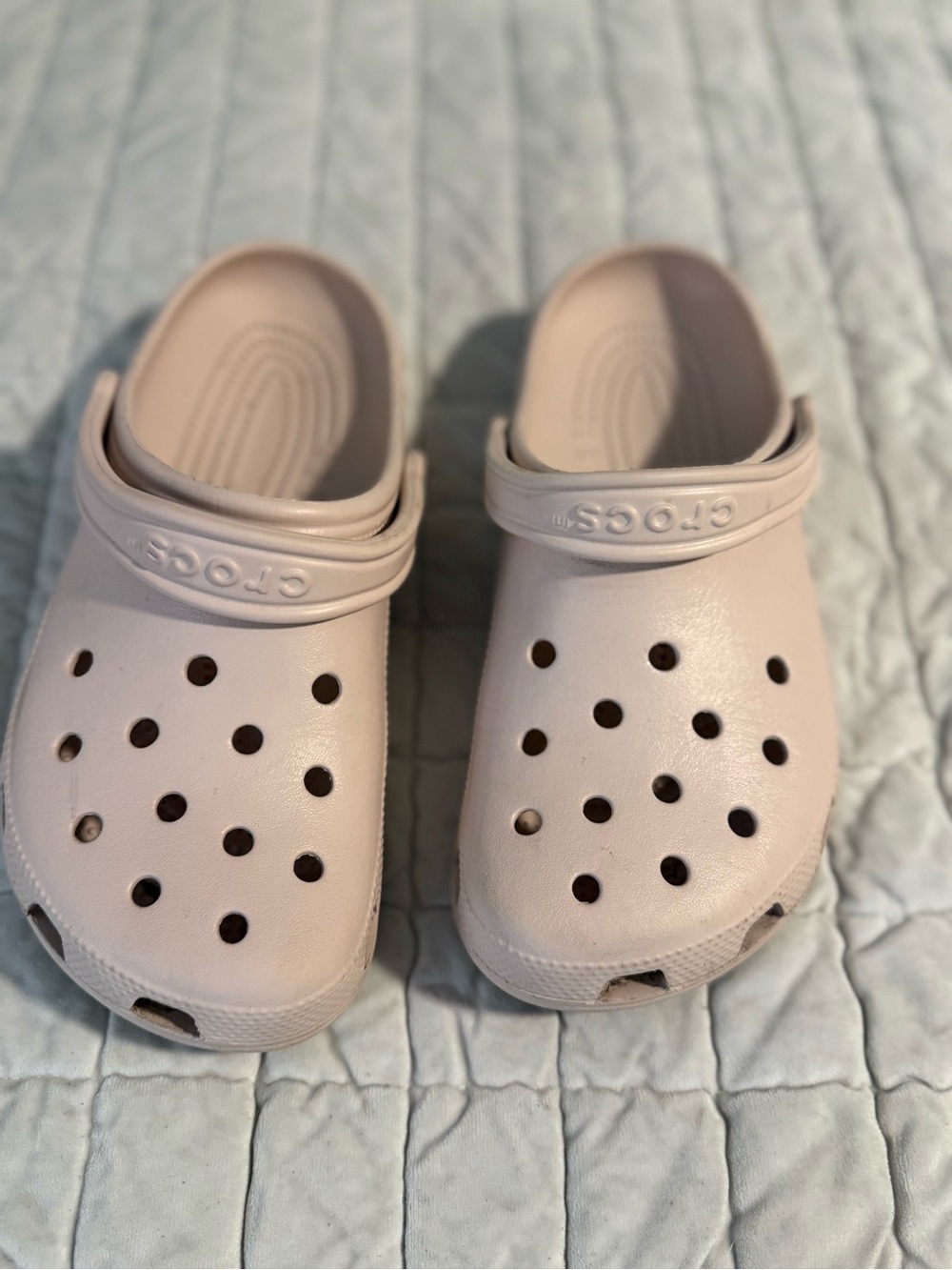 CROCS Classic Clog in Light Pink